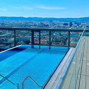 apt-panorama-sky-i-rooftop-pool-i-metro-station.vienna-besthotels.com/